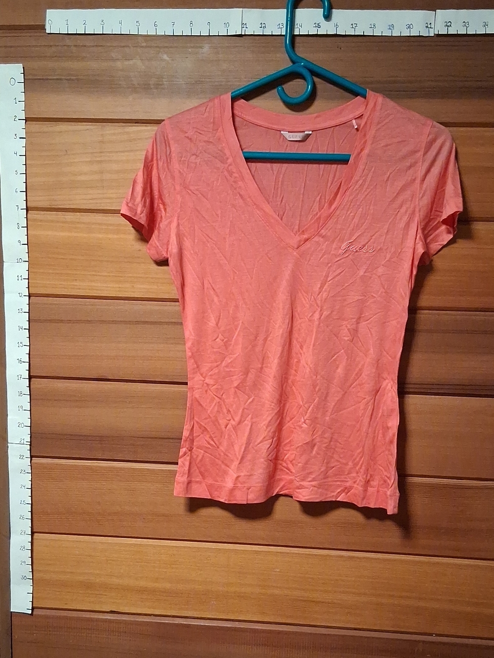 🌞Guess Coral V-Neck Short Sleeve Tee